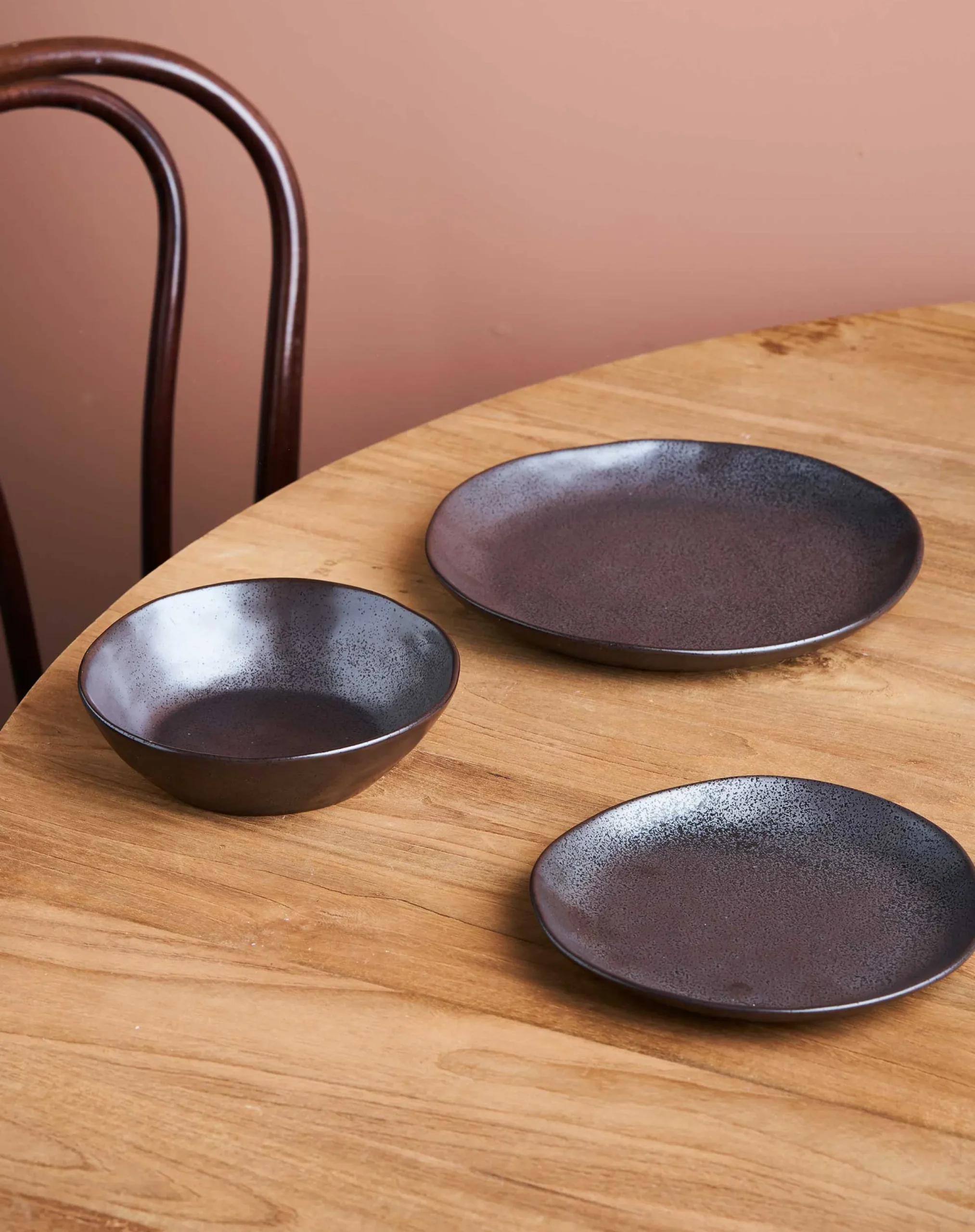 Plates-Robert Gordon Earth Dinner Plates / Black