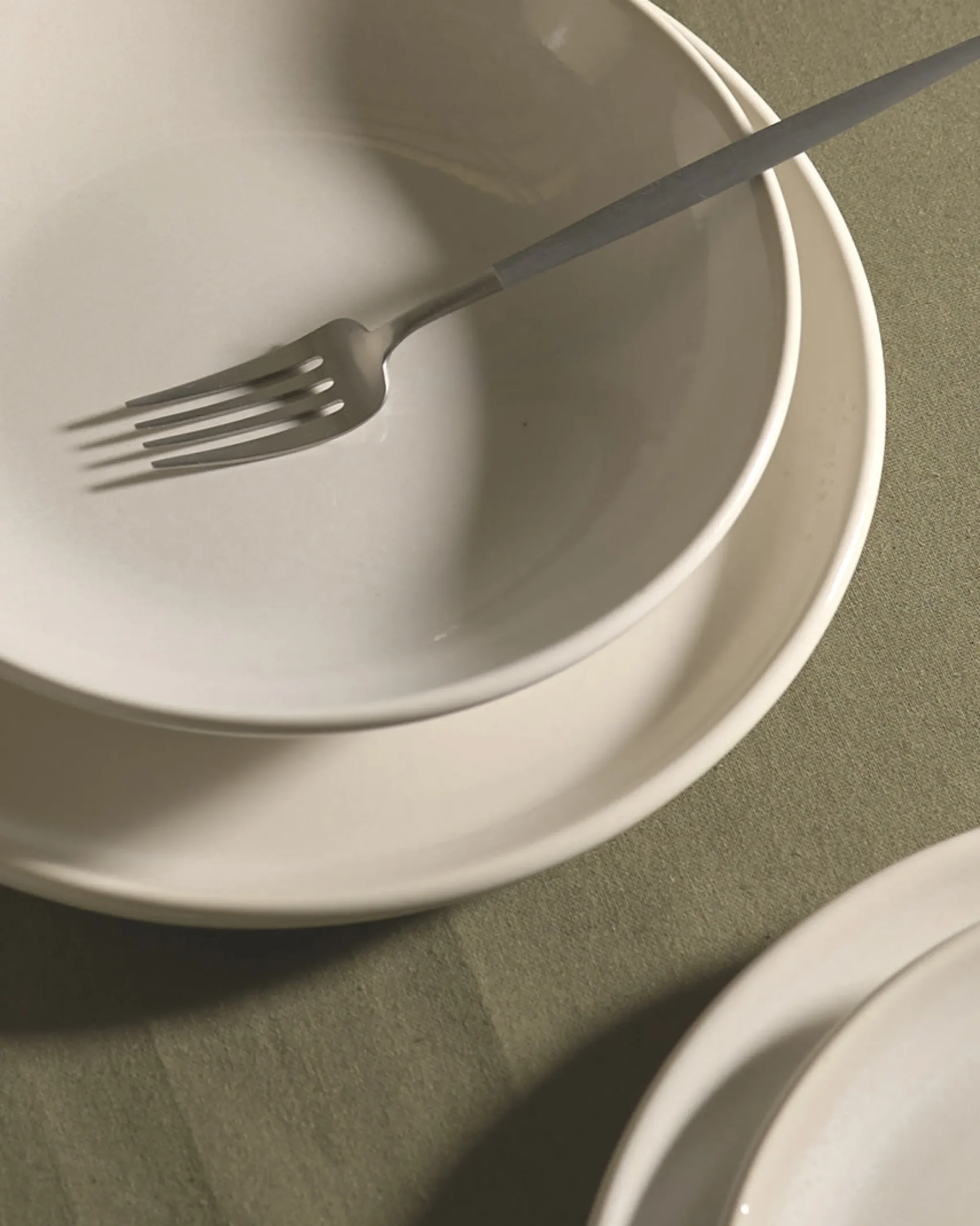 Plates-Robert Gordon Terra Dinner Plate / Coast